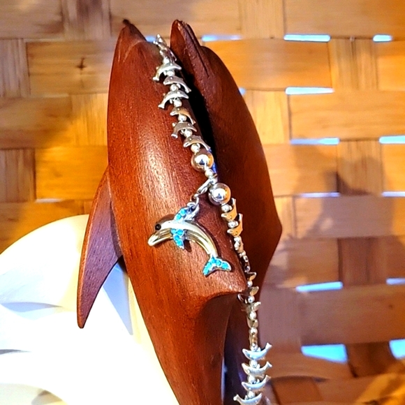 Dolphin Necklace🐬 SILVERY SHINE, BLUE STONED DOLPHIN, BIG CLASP - Picture 2 of 4